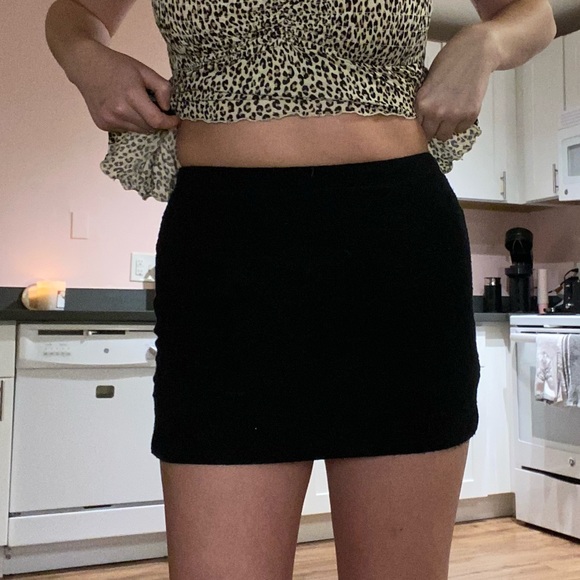Black Forever21 terrycloth miniskirt with built in shorts - Picture 3 of 3